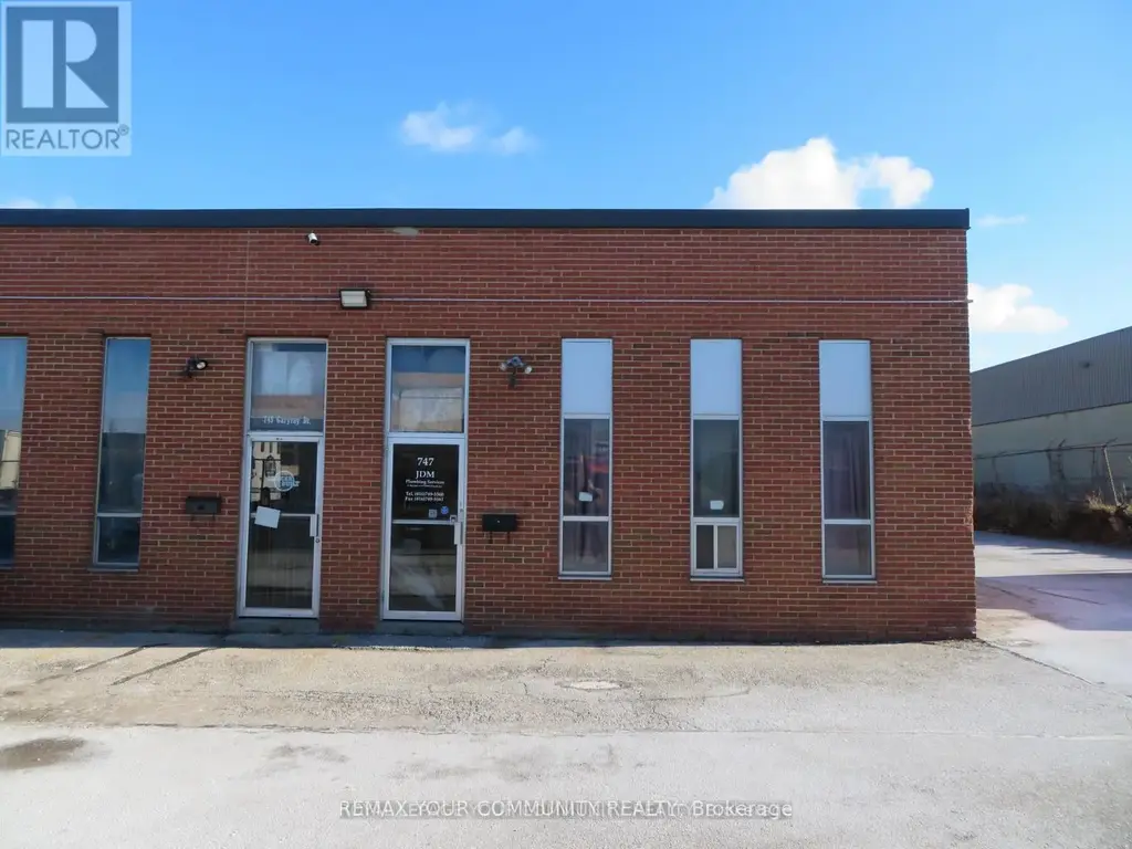 747 Garyray Drive, Toronto (Humber Summit)